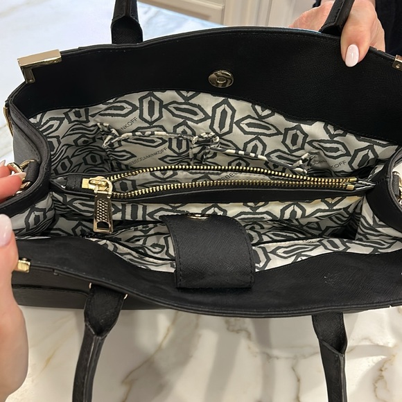 Barely worn purse. Amazing condition. - Picture 5 of 6